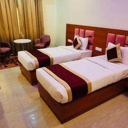 Kusum House Bed & Breakfast เกรทเตอร์นอยดา ภายนอก รูปภาพ