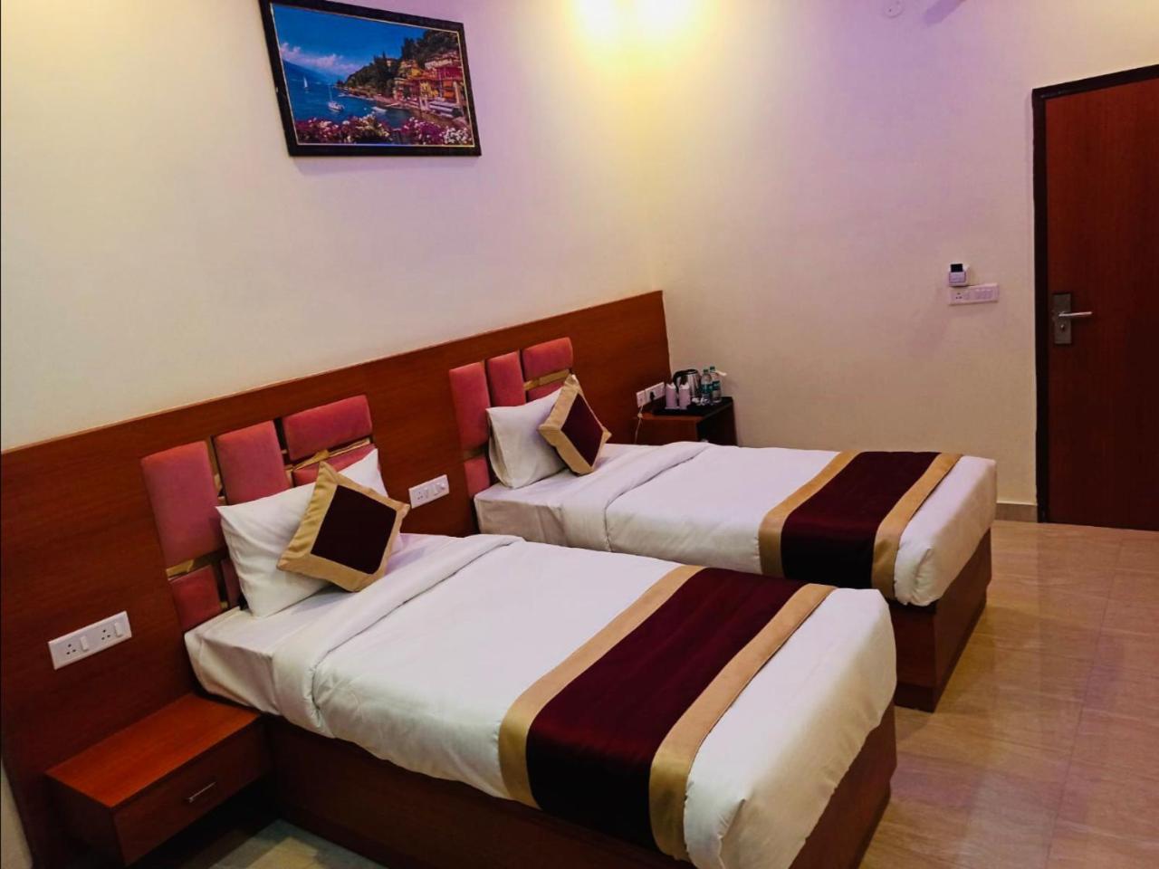 Kusum House Bed & Breakfast เกรทเตอร์นอยดา ภายนอก รูปภาพ