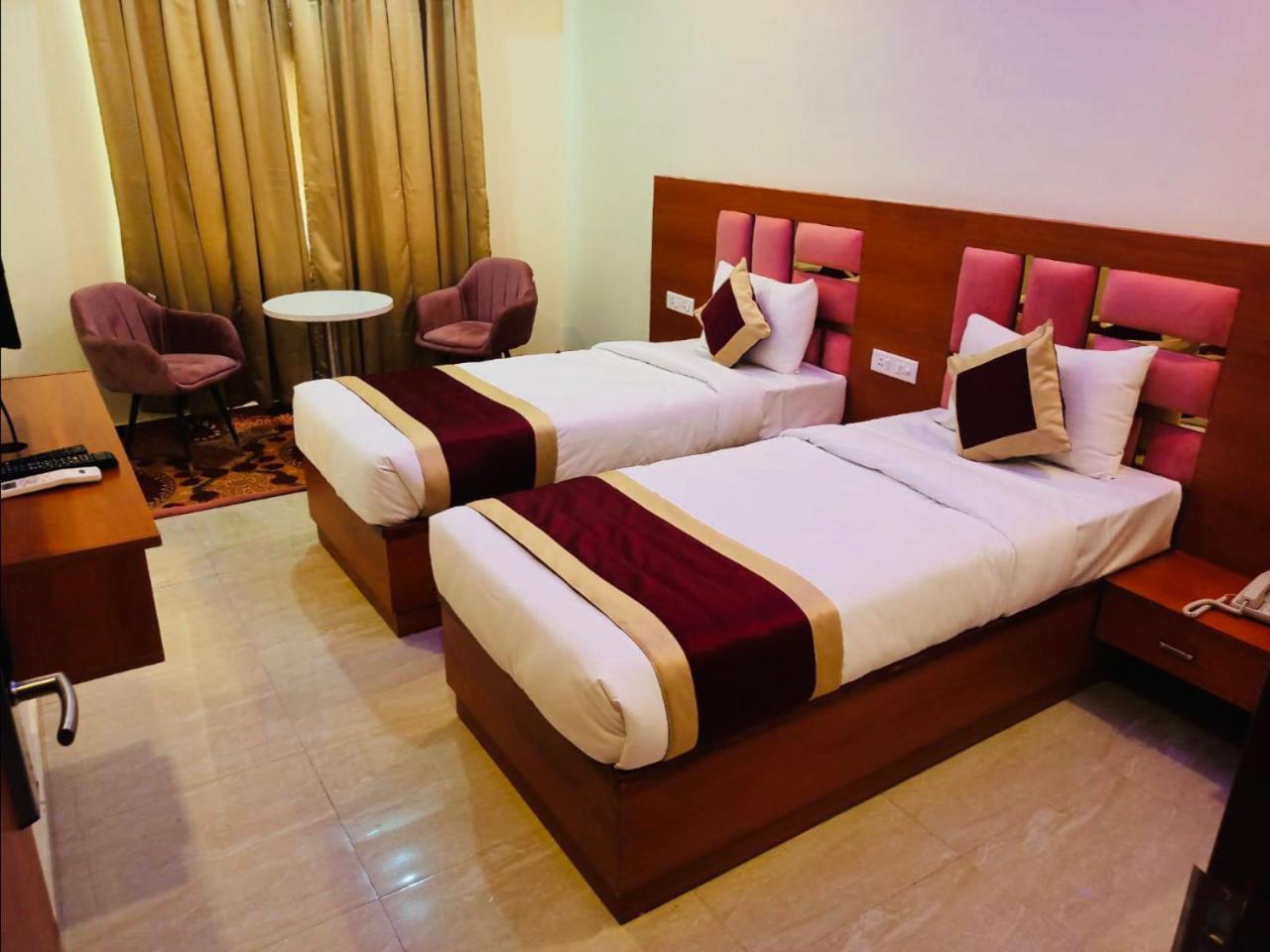 Kusum House Bed & Breakfast เกรทเตอร์นอยดา ภายนอก รูปภาพ