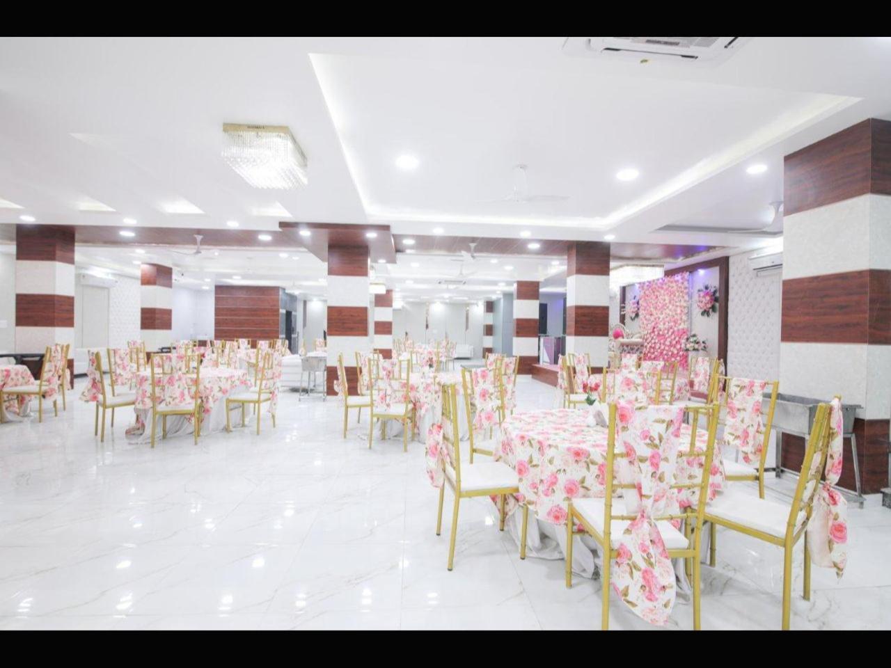 Kusum House Bed & Breakfast เกรทเตอร์นอยดา ภายนอก รูปภาพ